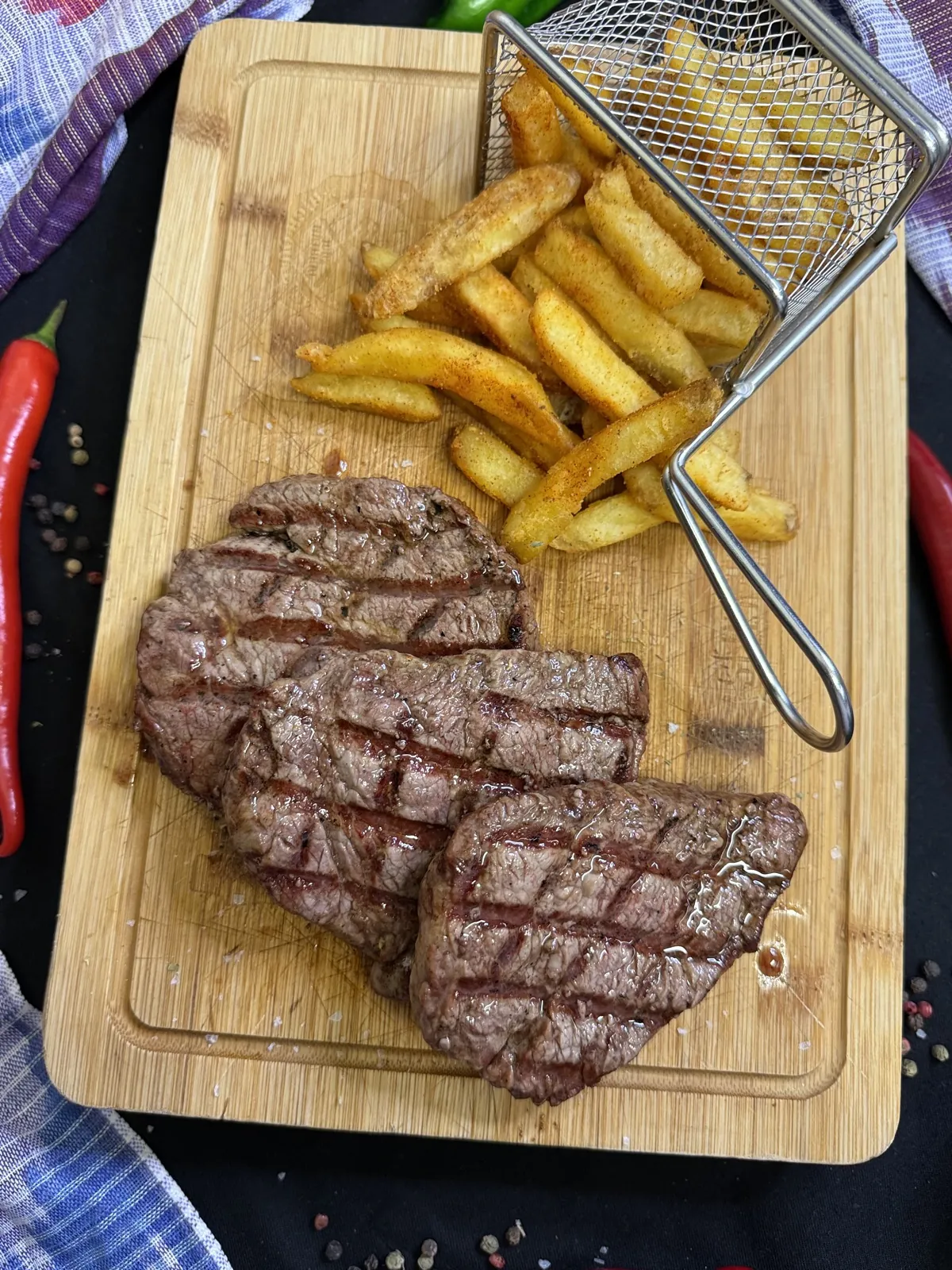 Lokum – Filet Steak in dünnen Scheiben, Halal im Samarkand München