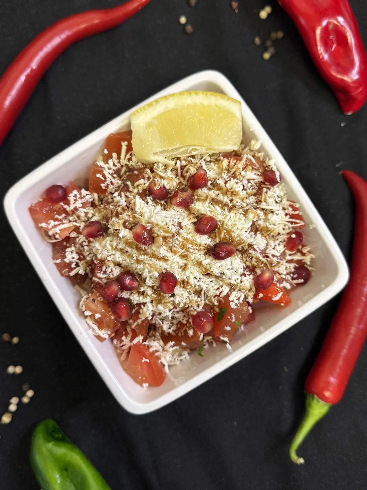Samarkand Salat mit Hirtenkäse und Granatapfel, kleine Portion