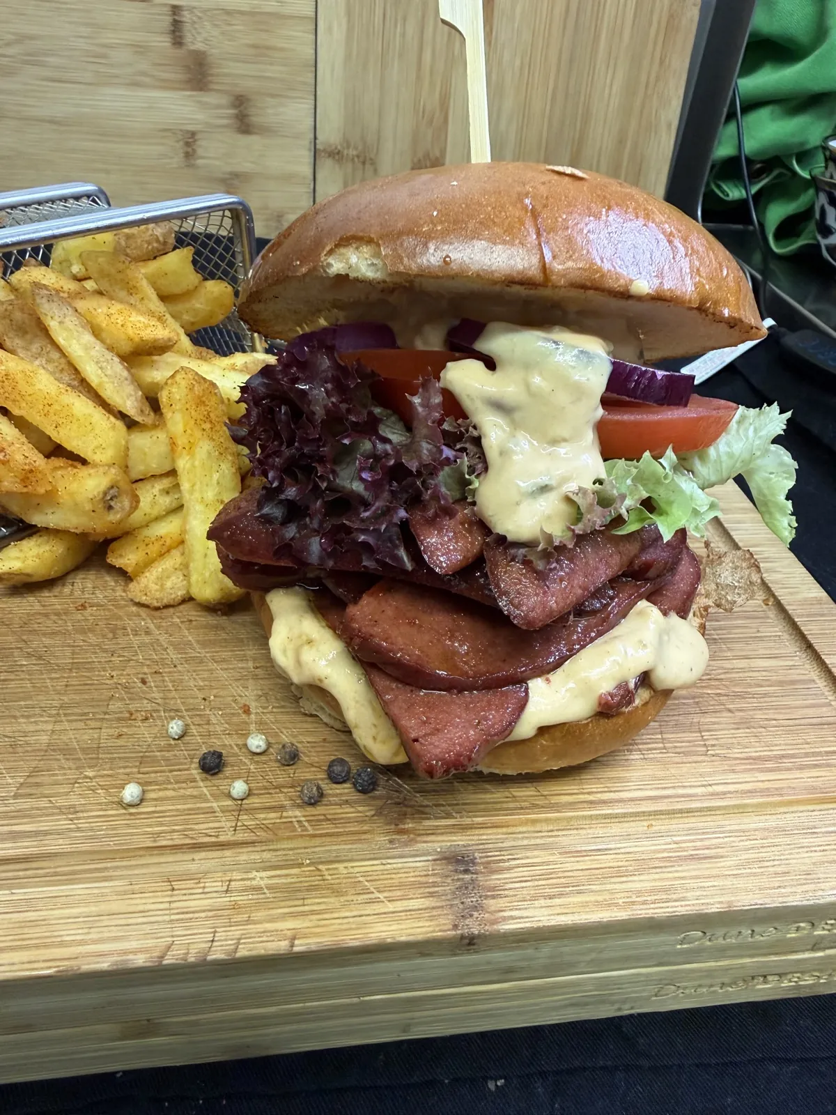 Sucuk Burger – Halal im Samarkand München